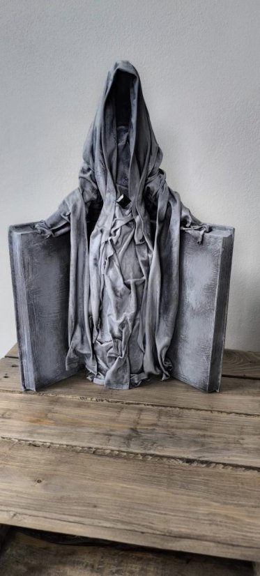 Strážkyně knihy osudu - bronz